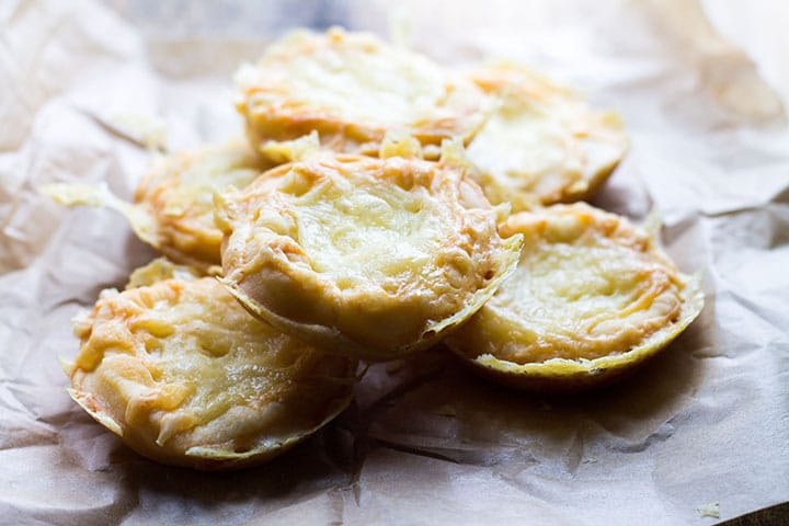 Easy Cheesy Party Snacks: Crispy Pastry Bites in 30 Mins